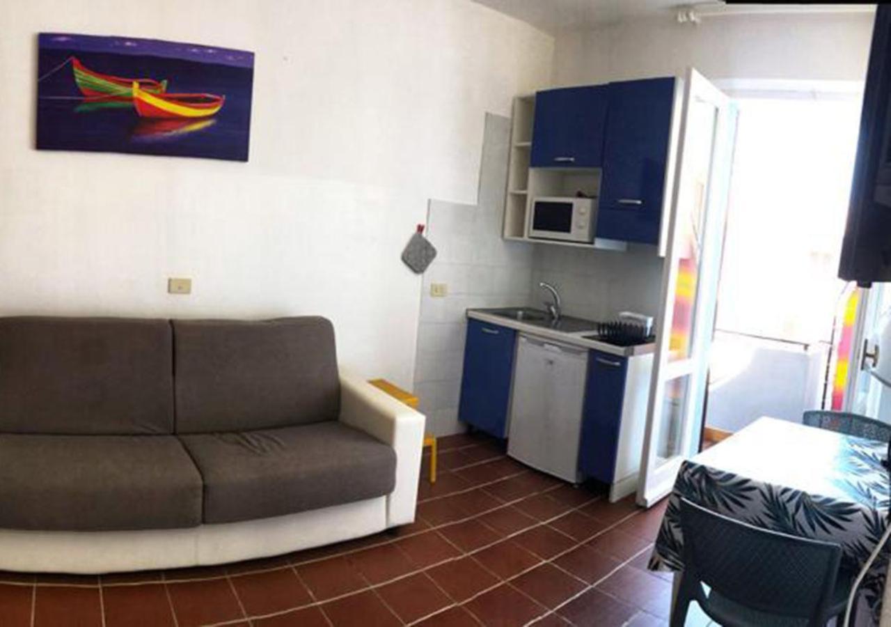 Residence Il Pavone Марина ди Кампо Екстериор снимка