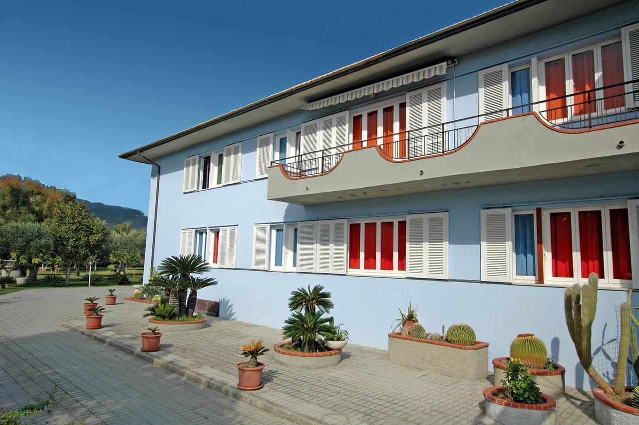 Residence Il Pavone Марина ди Кампо Екстериор снимка